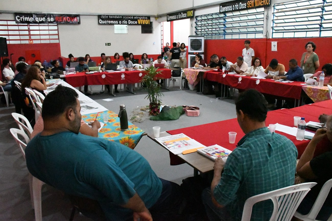 Lideranças de pessoas atingidas exigem avanços na reparação em reunião com Instituições de Justiça